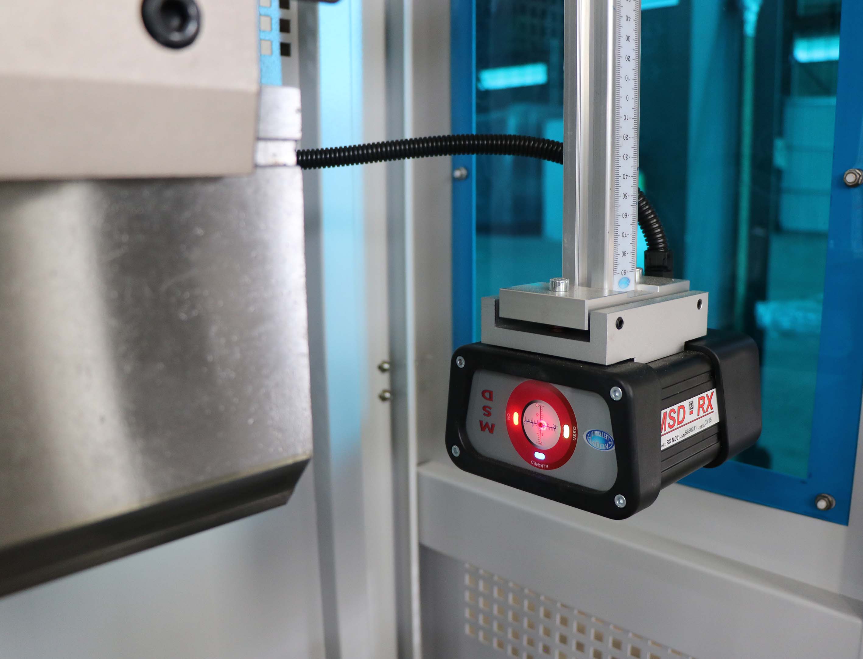 laser protecting device